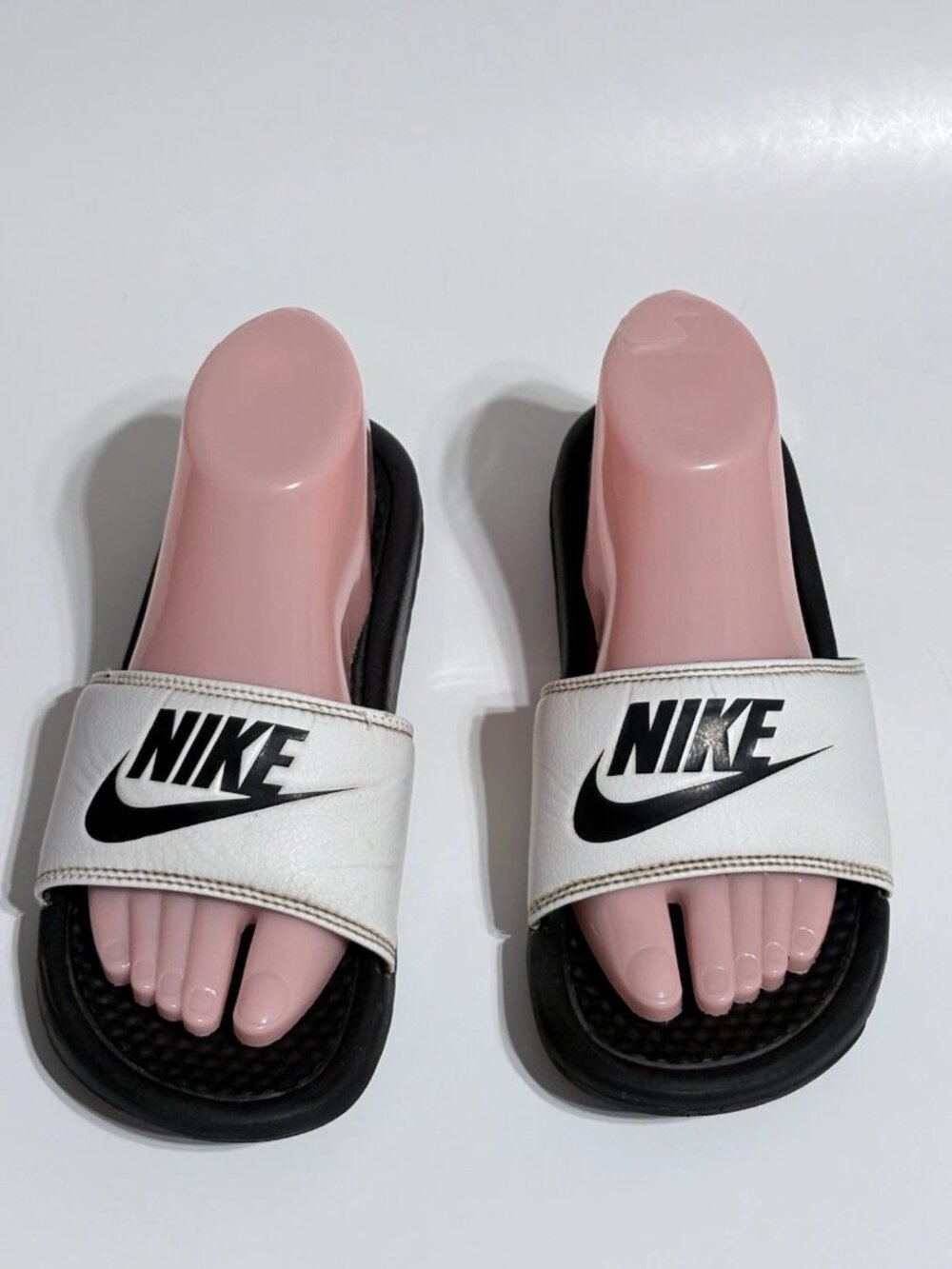 Nike Benassi Womens Size 6 Slides Sandals White Black 343880-100